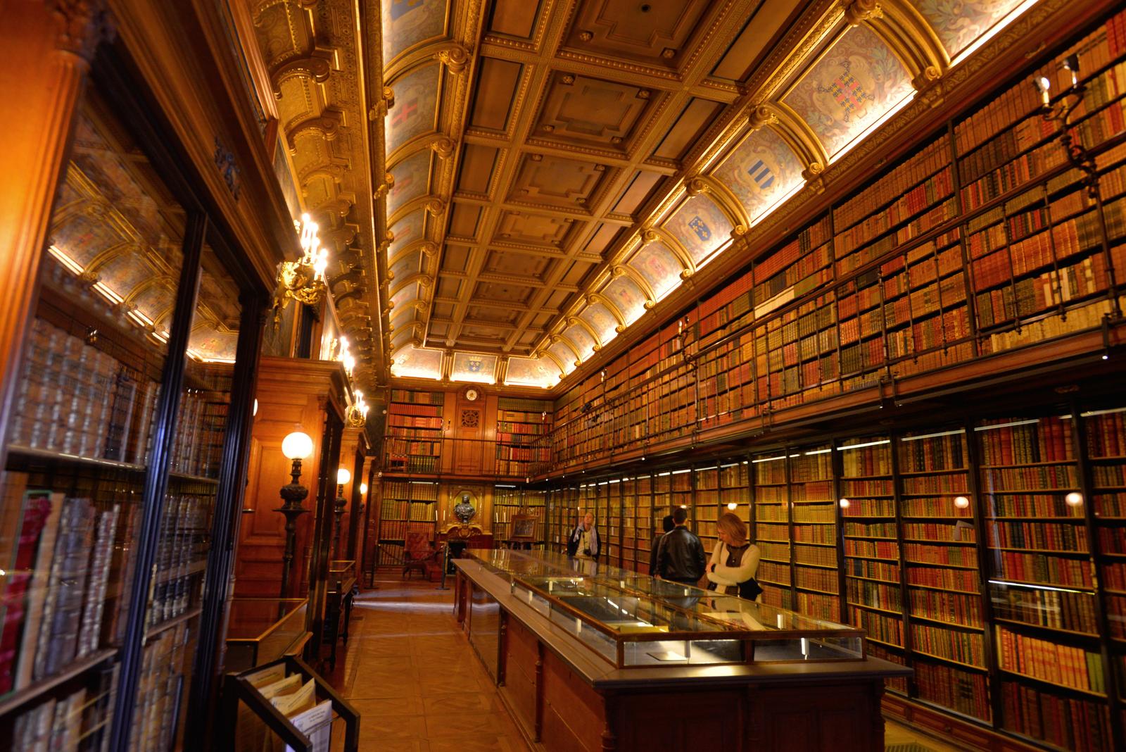 Chantilly : la bibliothèque du musée 01