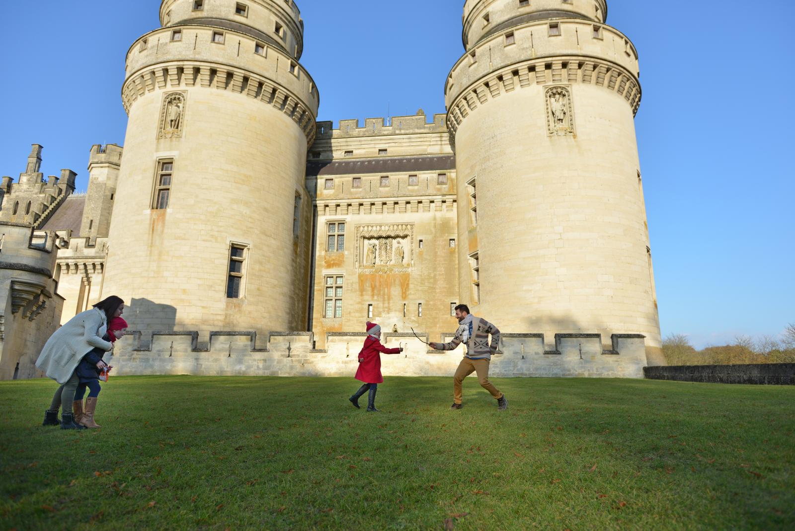 Famille en visite au château de Pierrefonds 31