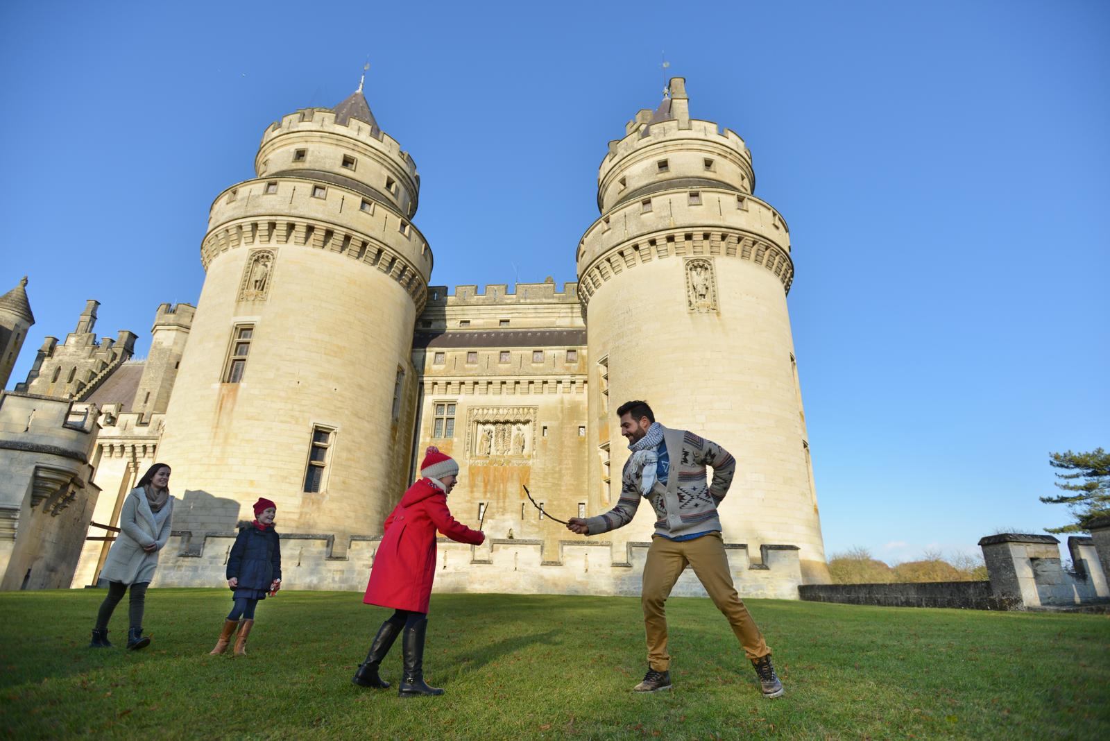 Famille en visite au château de Pierrefonds 33