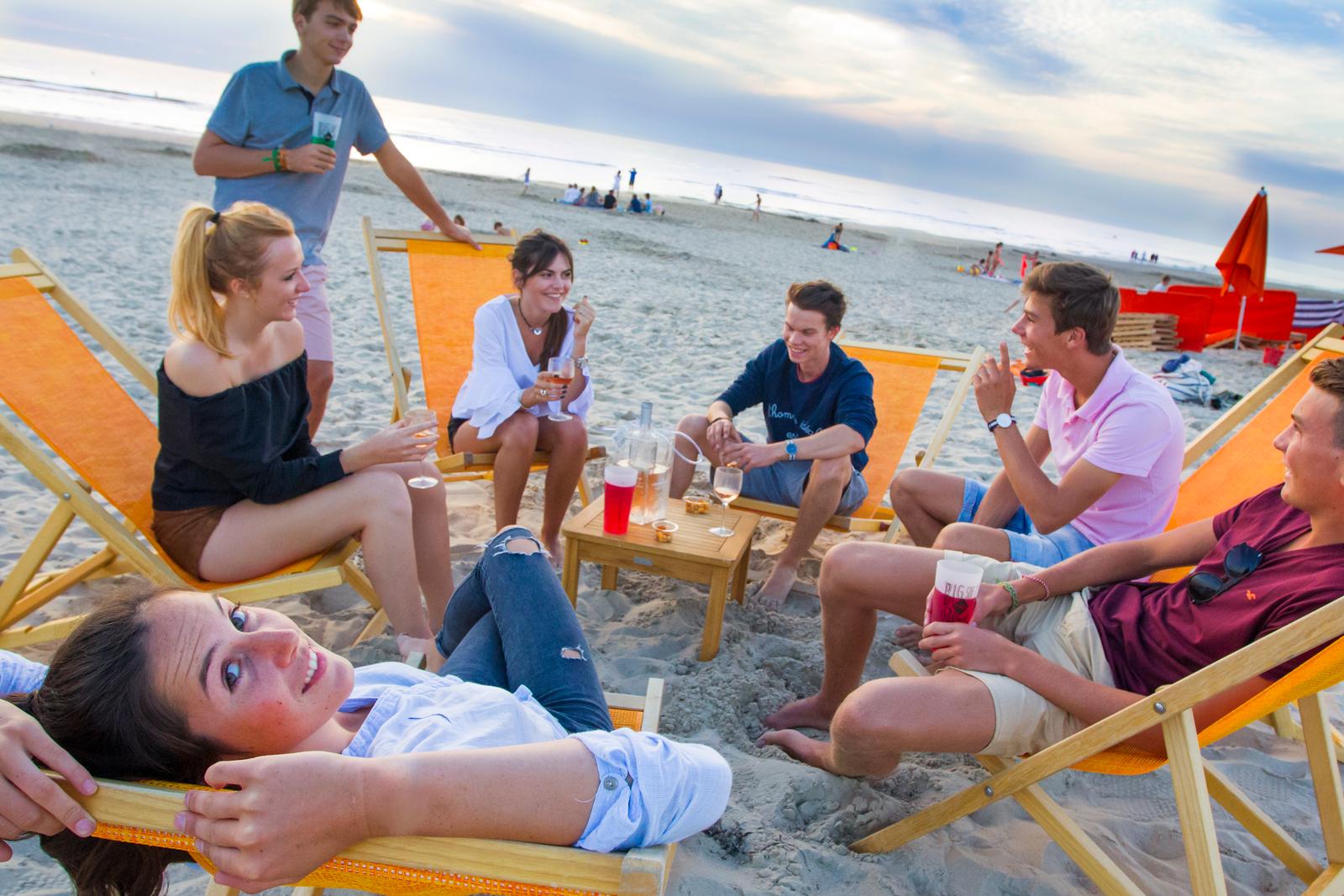 Le Touquet : groupe d'amis au bar de plage O'Safran