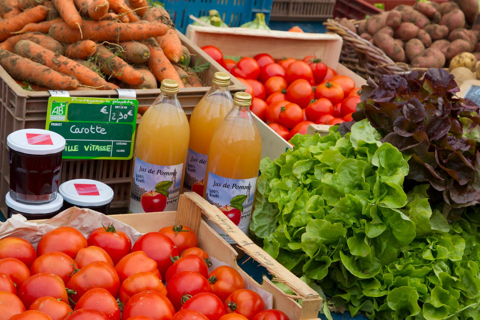 Arras : marché sur la place des Héros