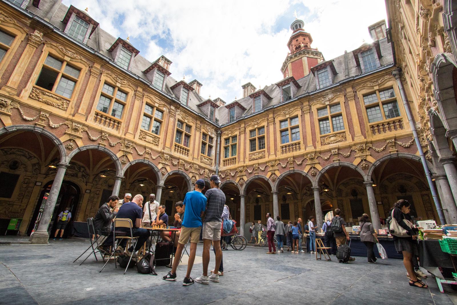 Lille : partie d'échecs à la Vieille Bourse