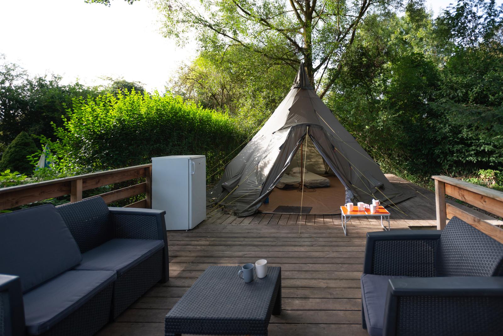 Bresles : camping de la Trye, tipi sur pilotis 06