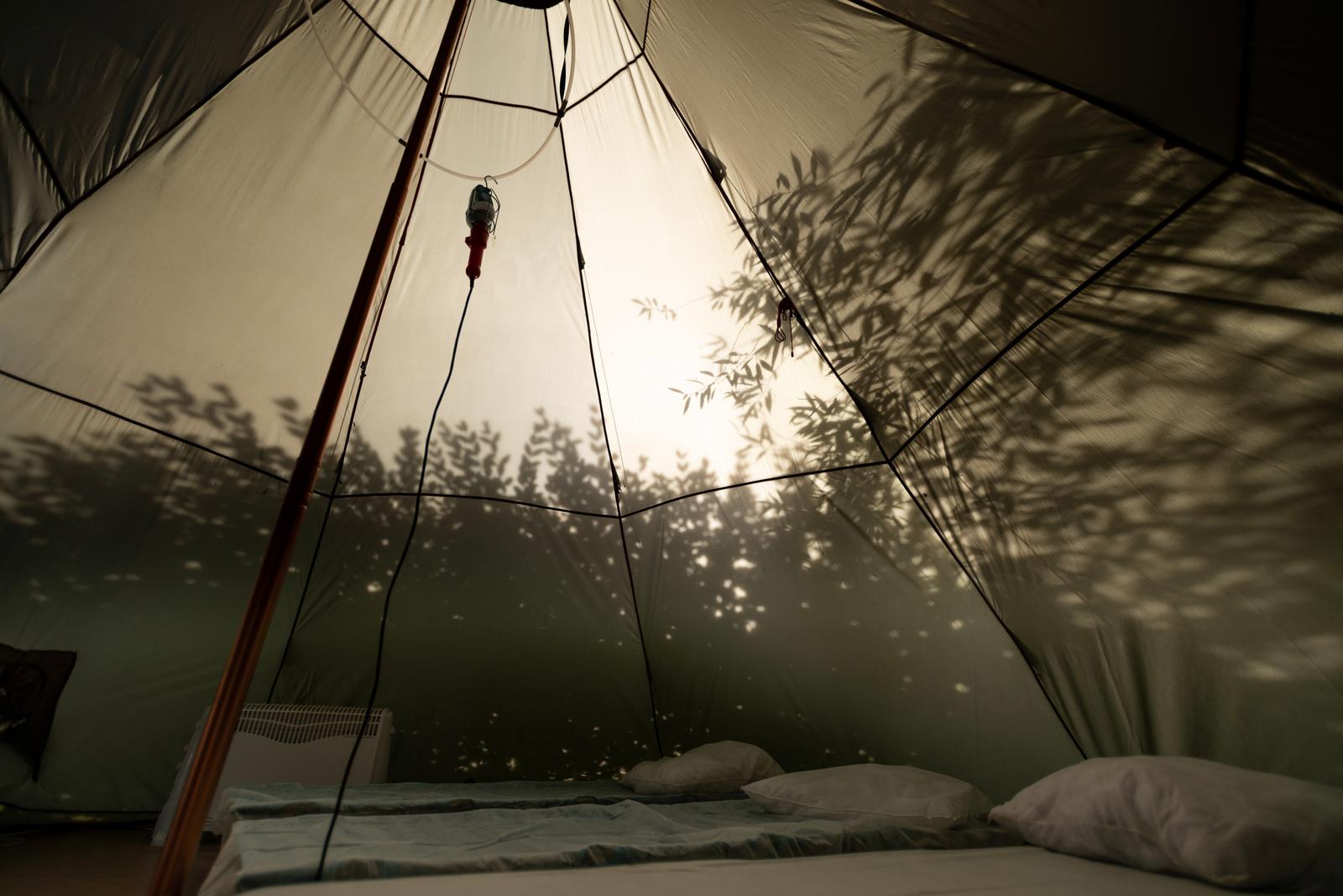 Bresles : camping de la Trye, tipi sur pilotis 07