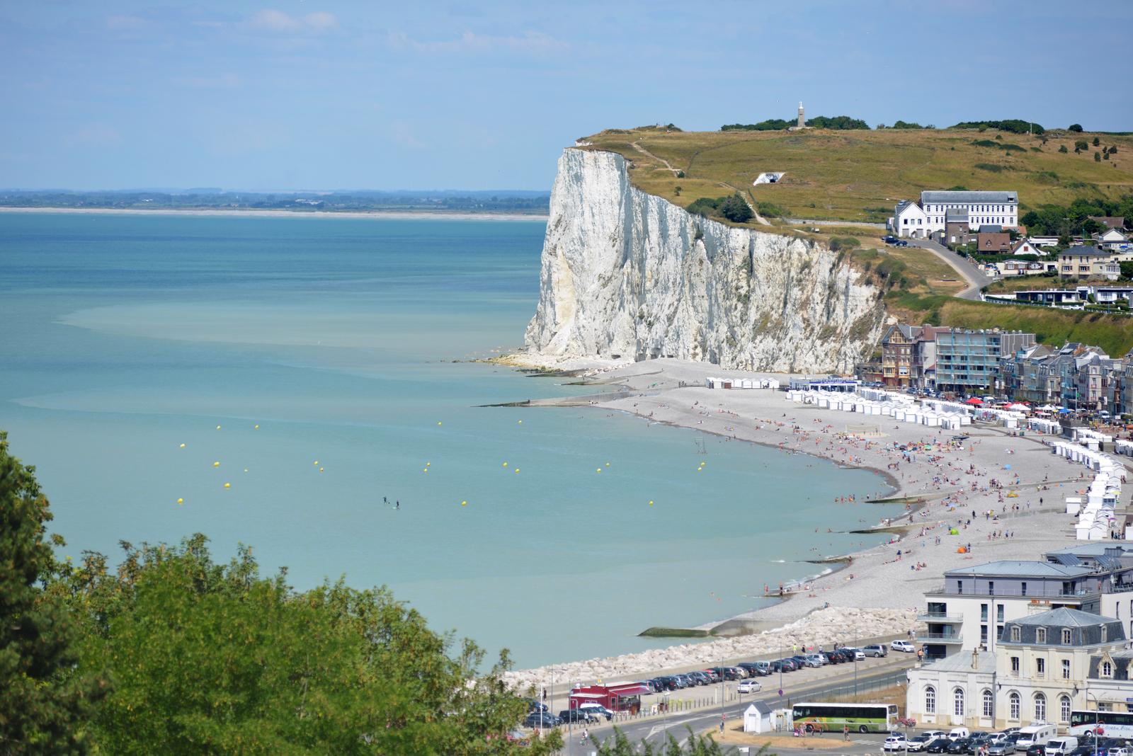 Mers-les-Bains : vue sur les falaises et la plage
