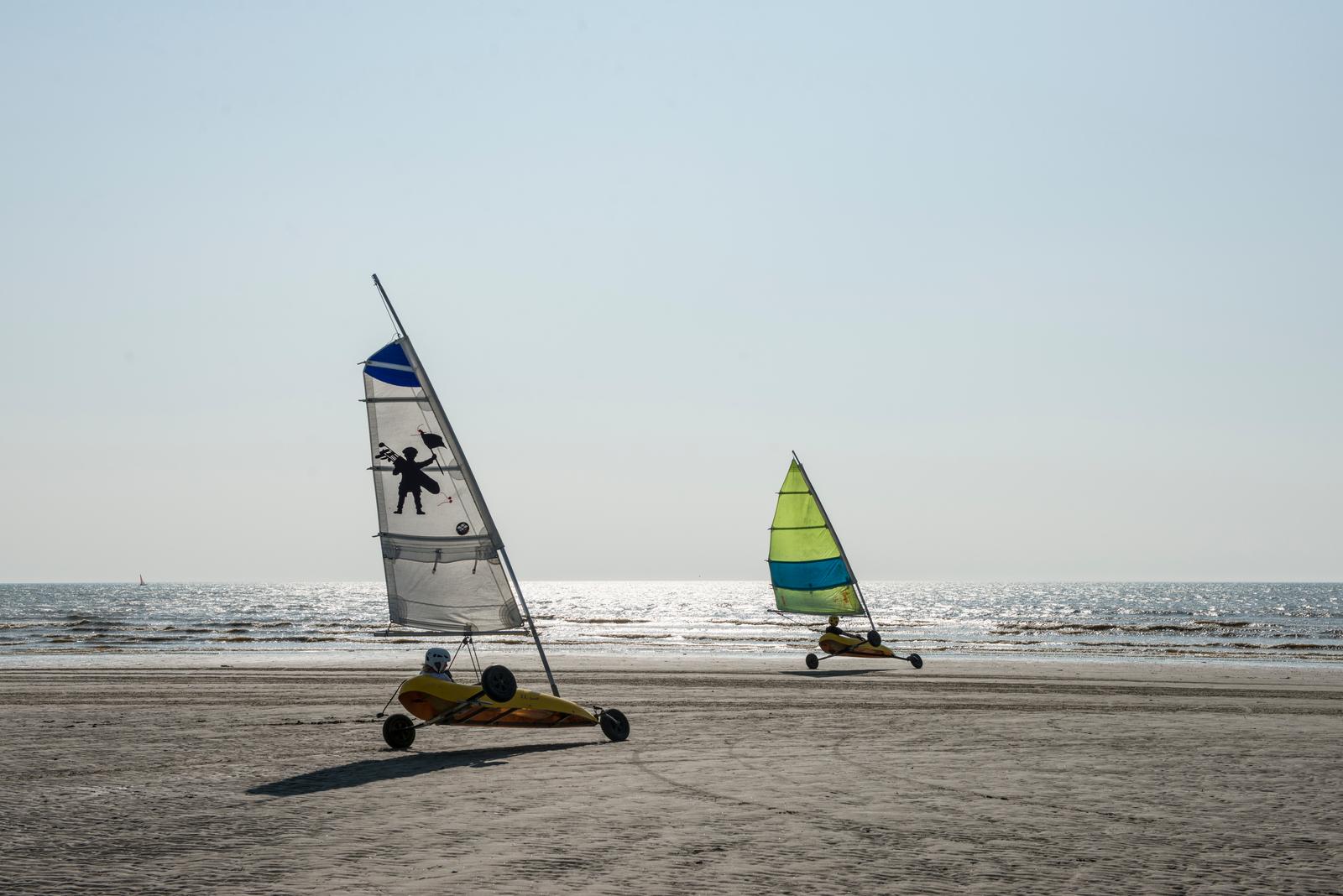 Le Touquet-Paris-Plage : chars à voile sur la plage