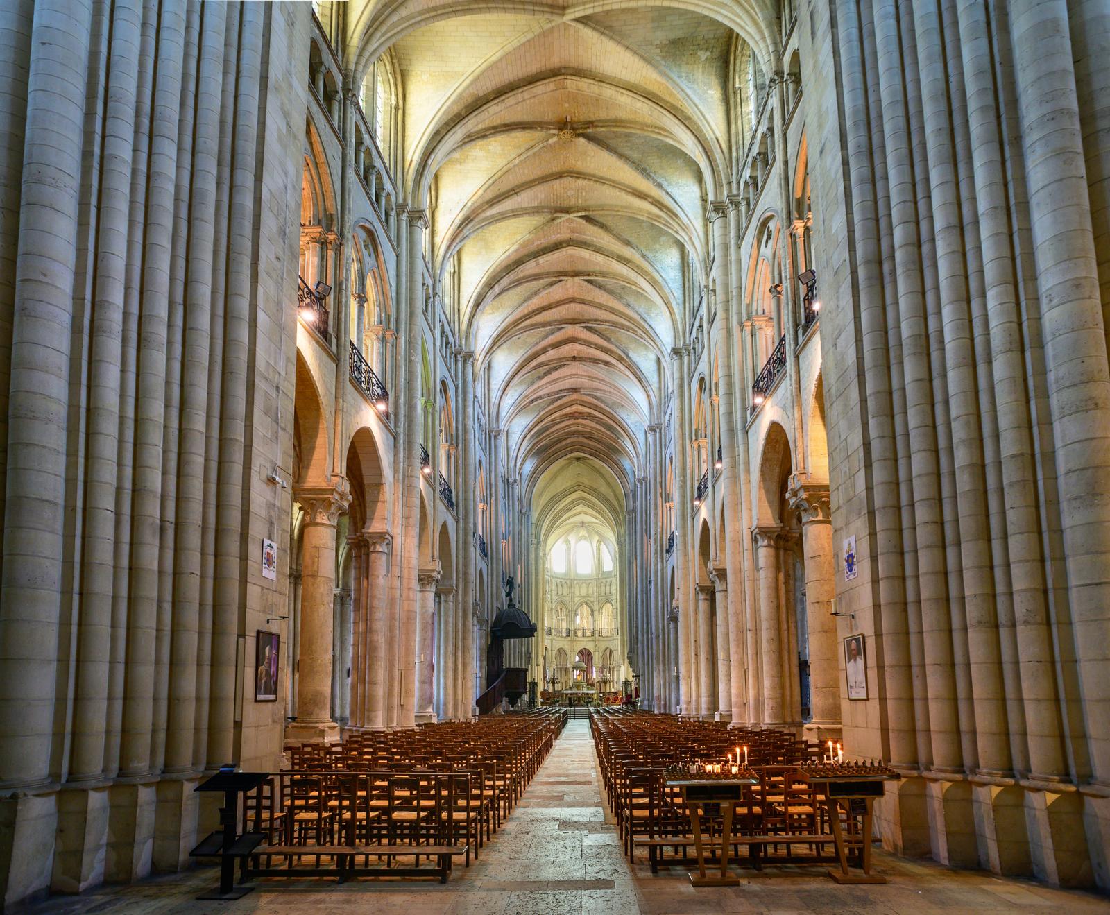 Noyon : cathédrale, vue intérieure