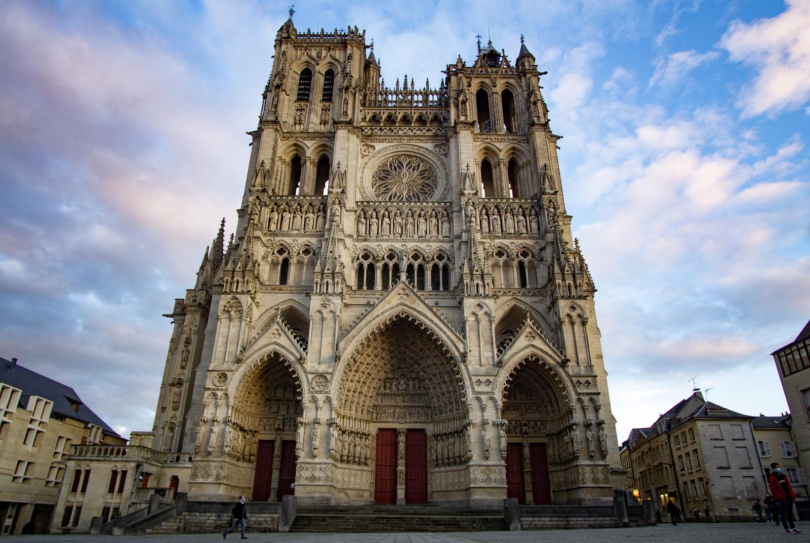  Amiens : la cathédrale de face