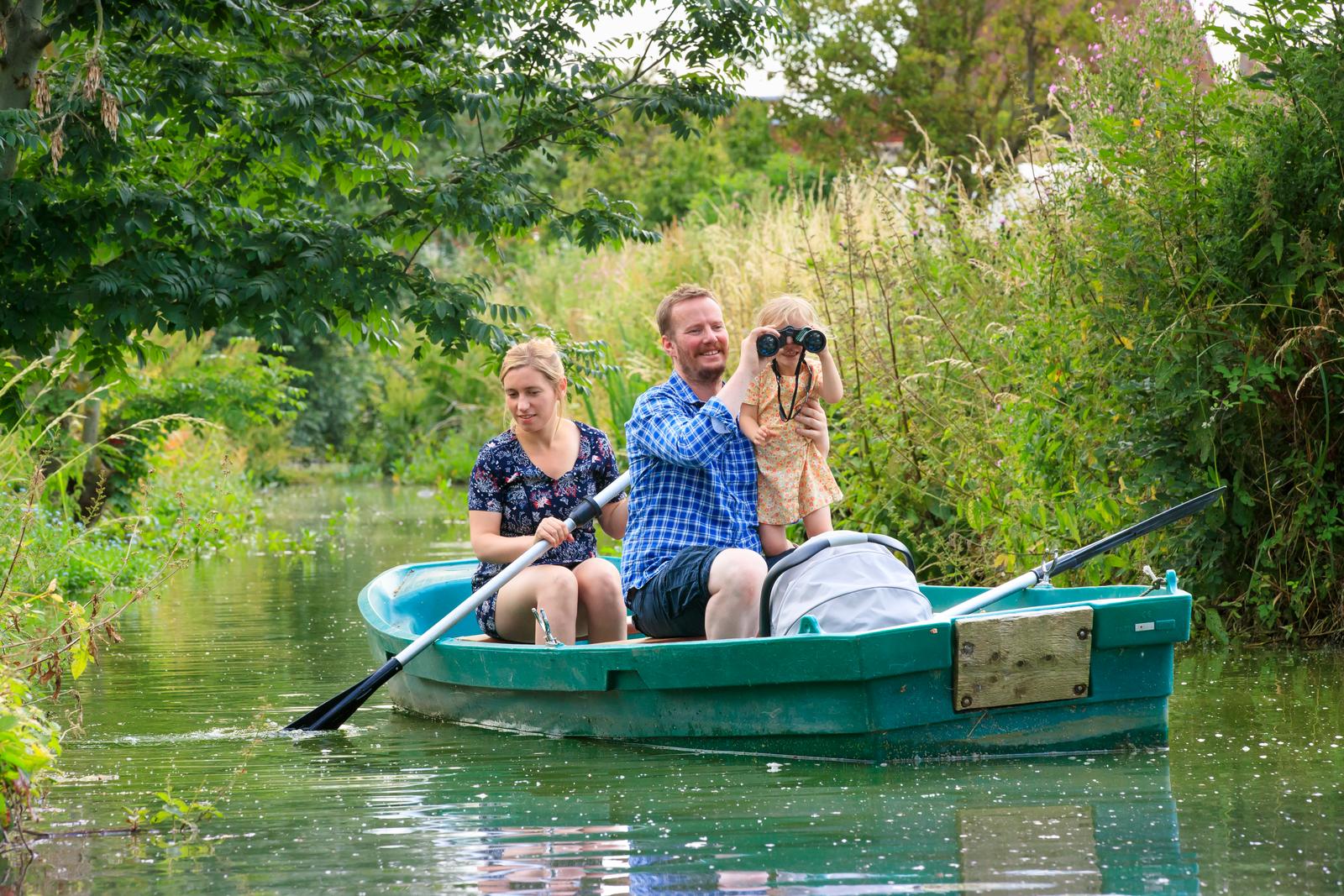 Saint-Omer : famille en barque