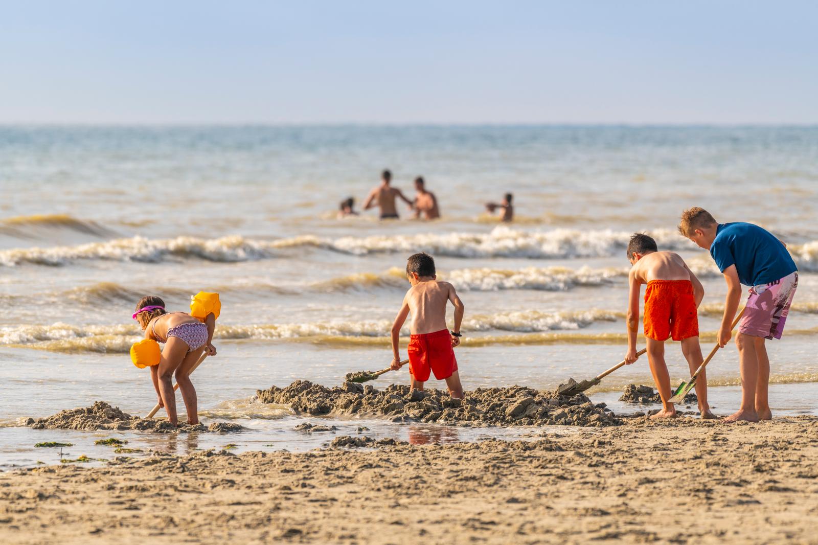 Quend-Plage : enfants jouant dans le sable