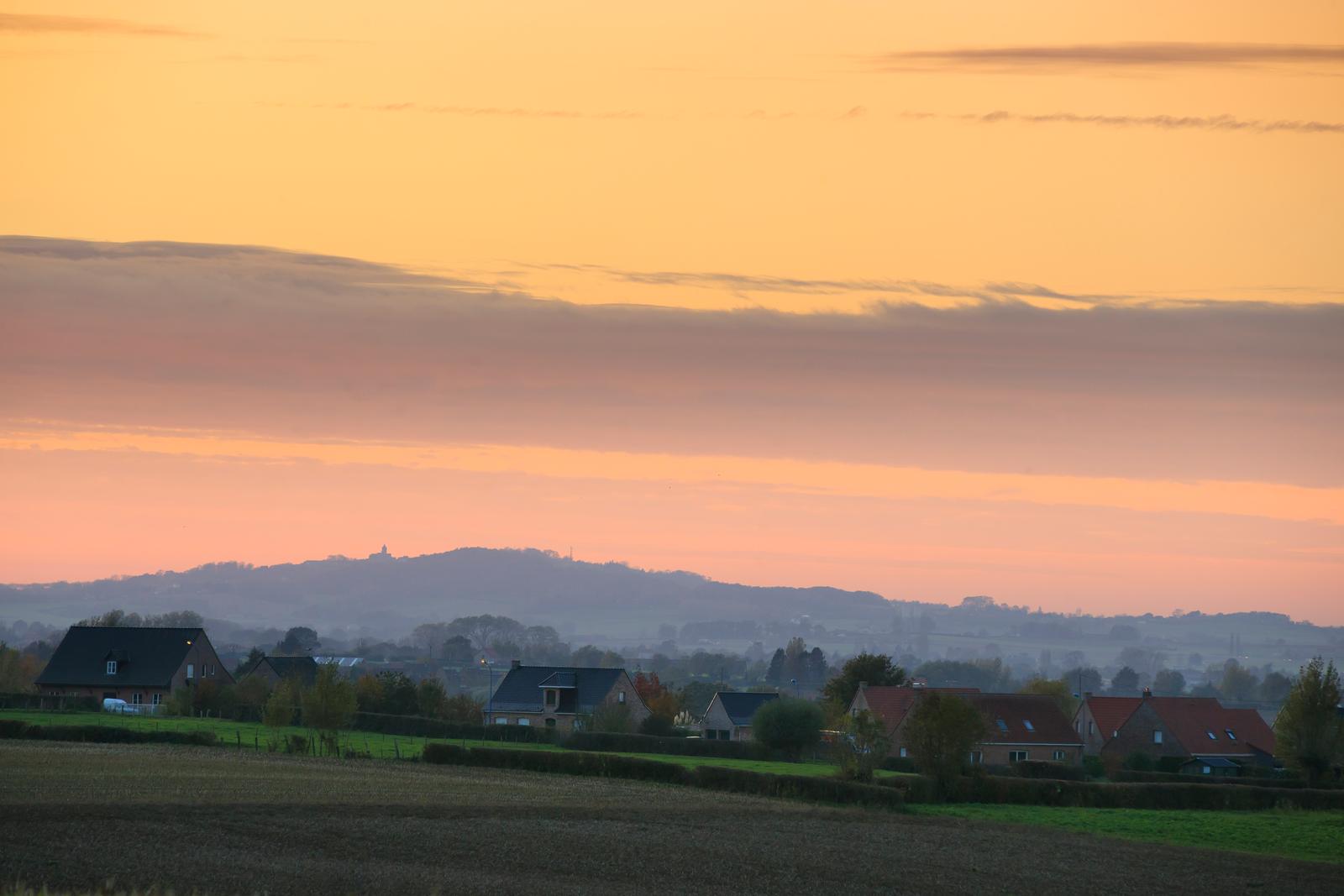 Vue sur le Mont des Cats au coucher du soleil