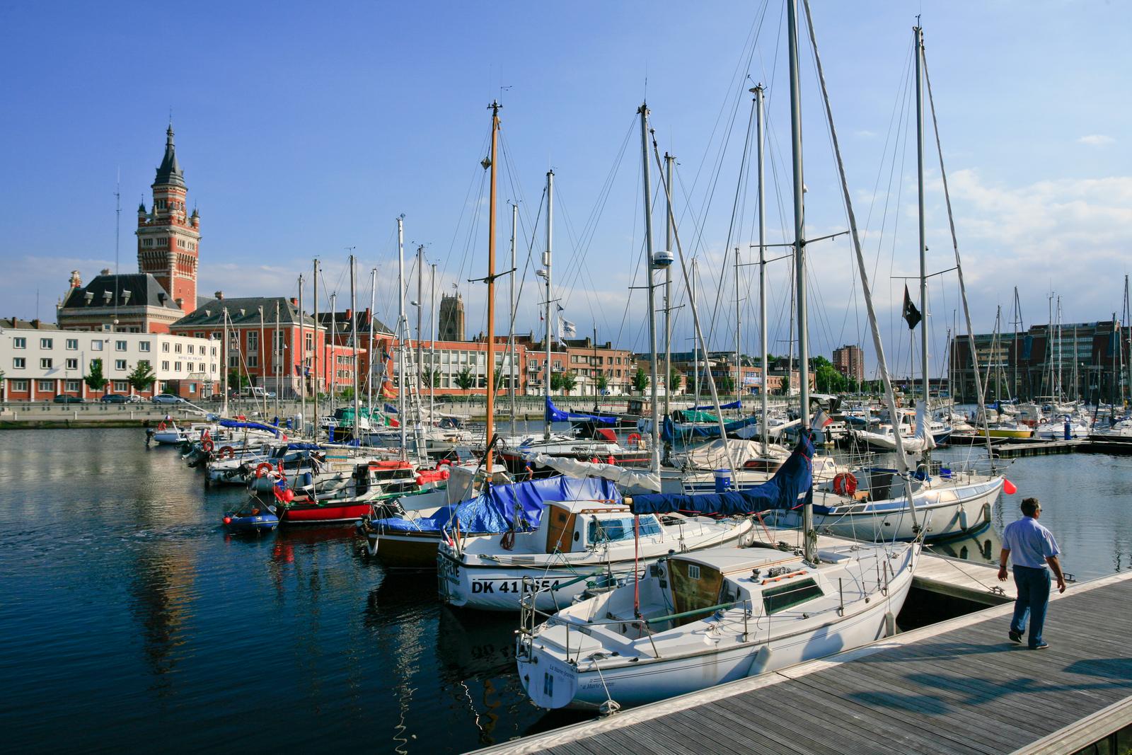 Dunkerque : bateaux dans le port (2)