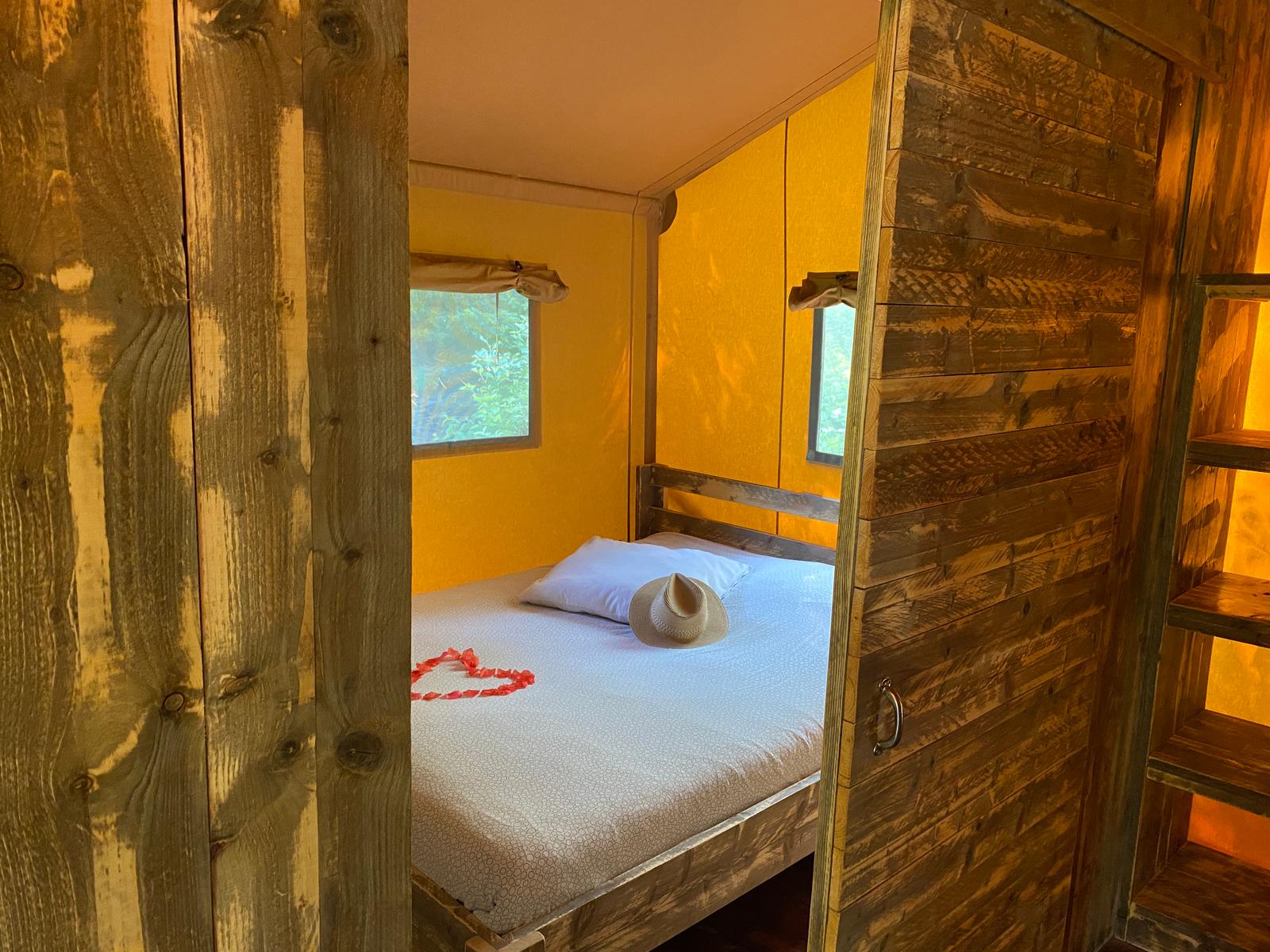 Bresles : camping de la Trye, la tente safari 02