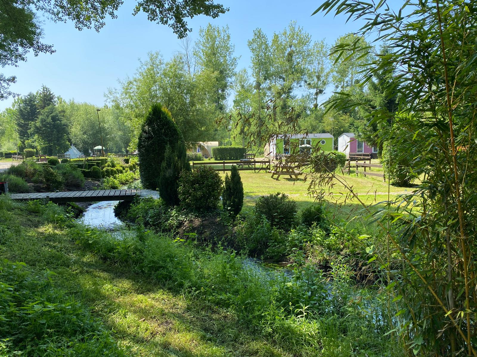 Bresles : camping de la Trye, tipi sur pilotis 03