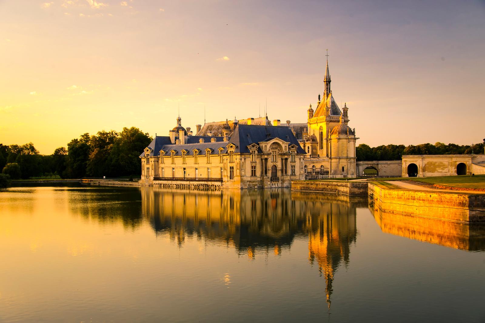 Chantilly : le château au soleil couchant