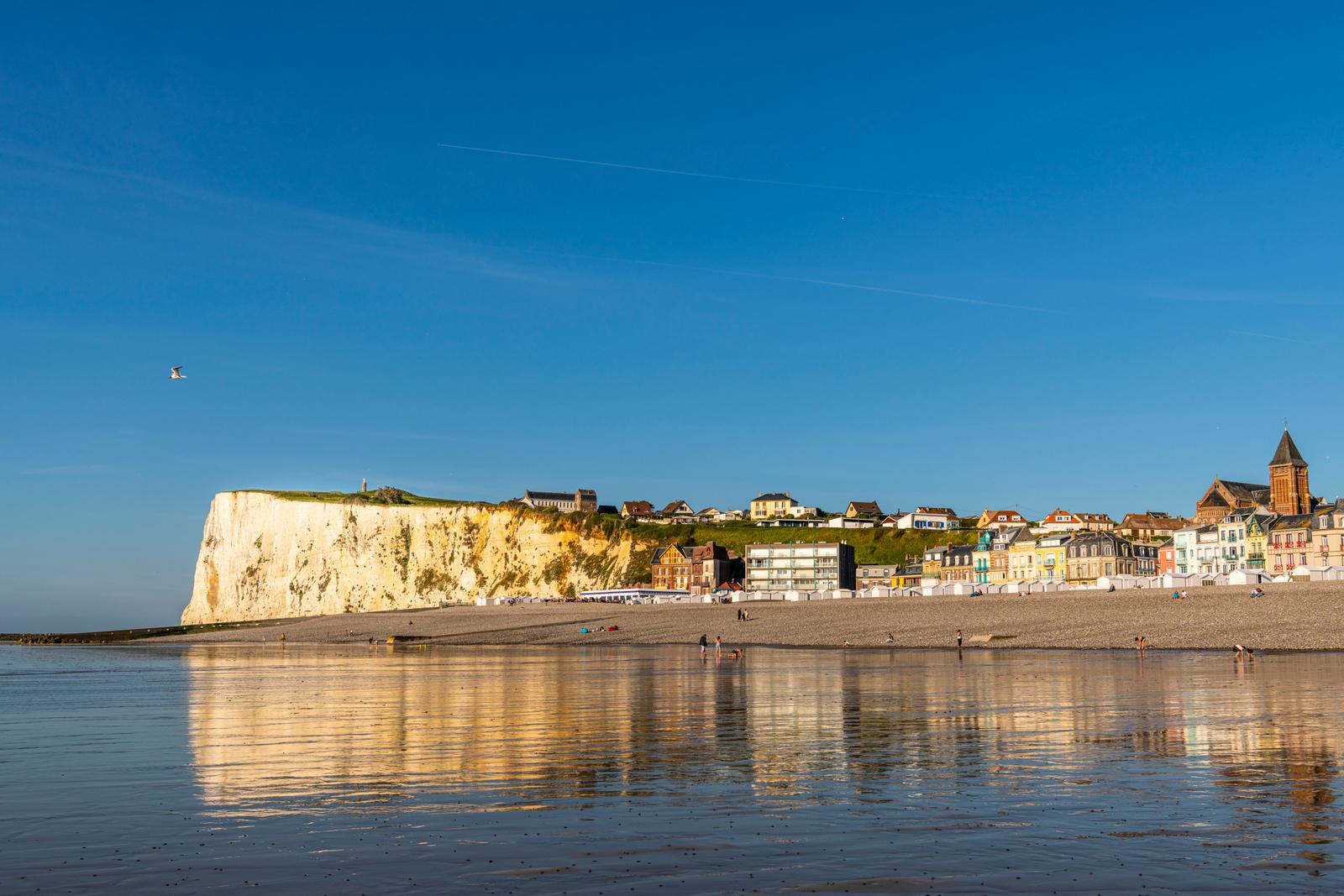 Mers-les-Bains : villas de bord de mer et falaises