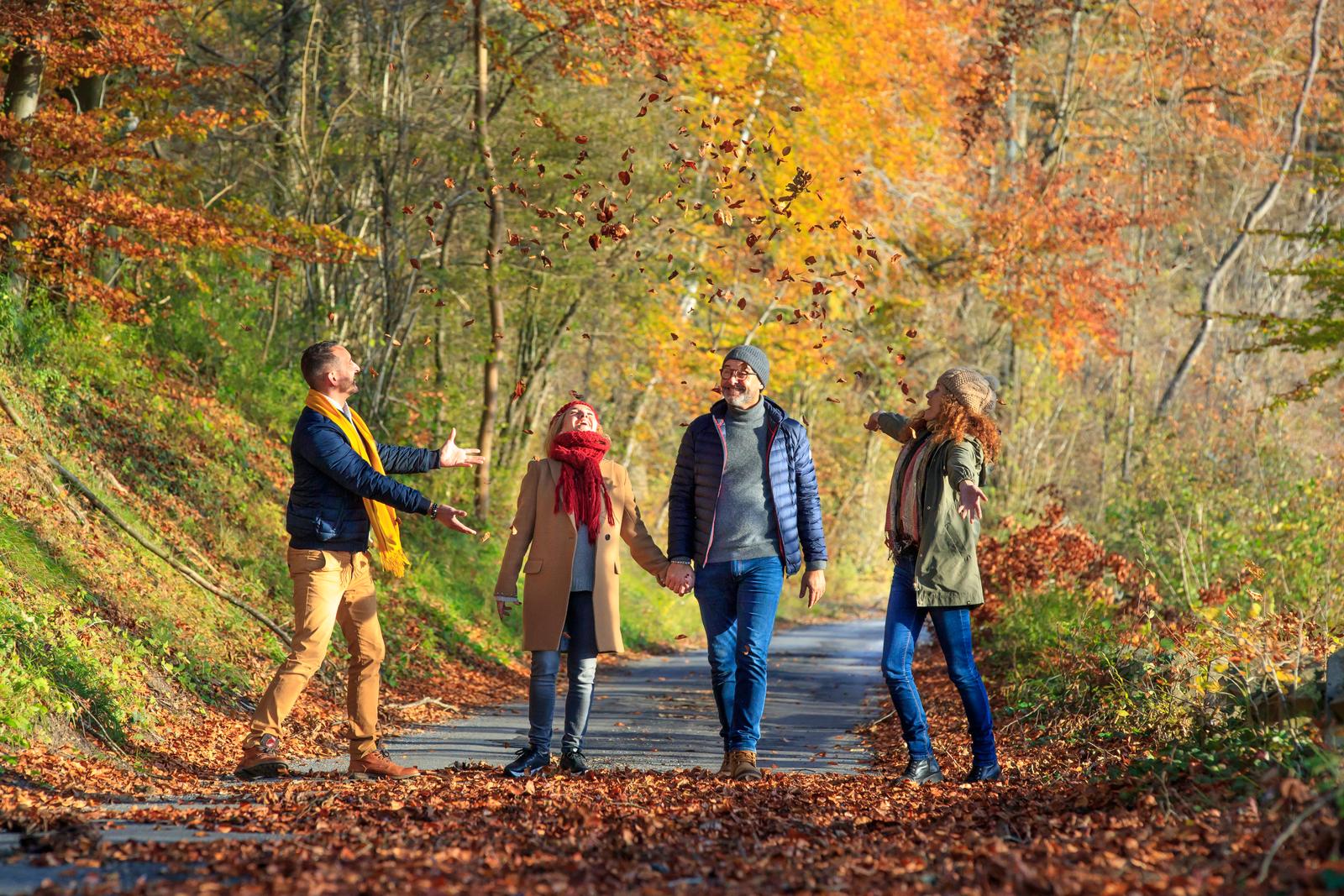 Lieu Restauré : amis en promenade, vallée de l'Automne