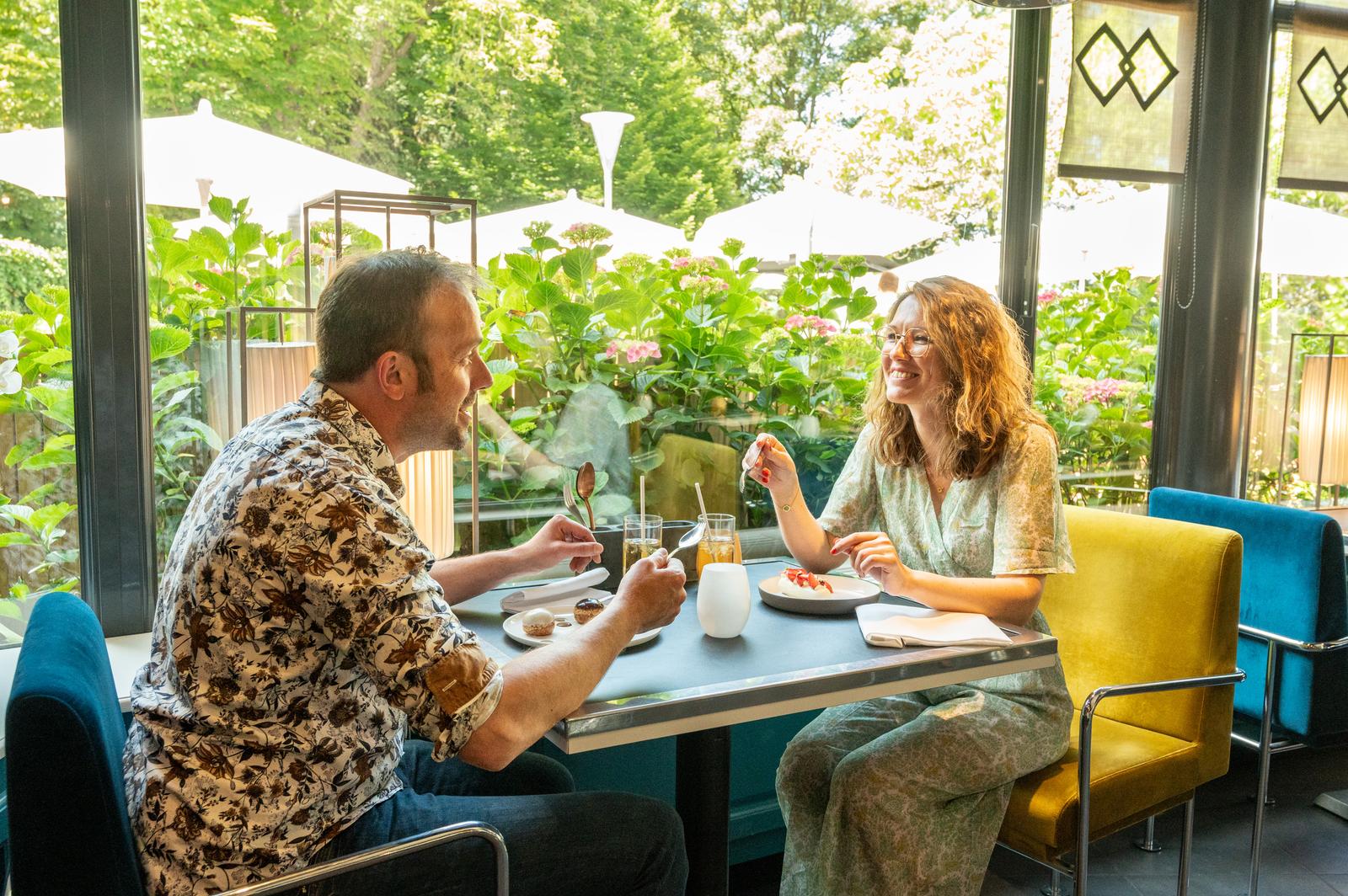 Busnes : le château de Beaulieu - couple au restaurant 02