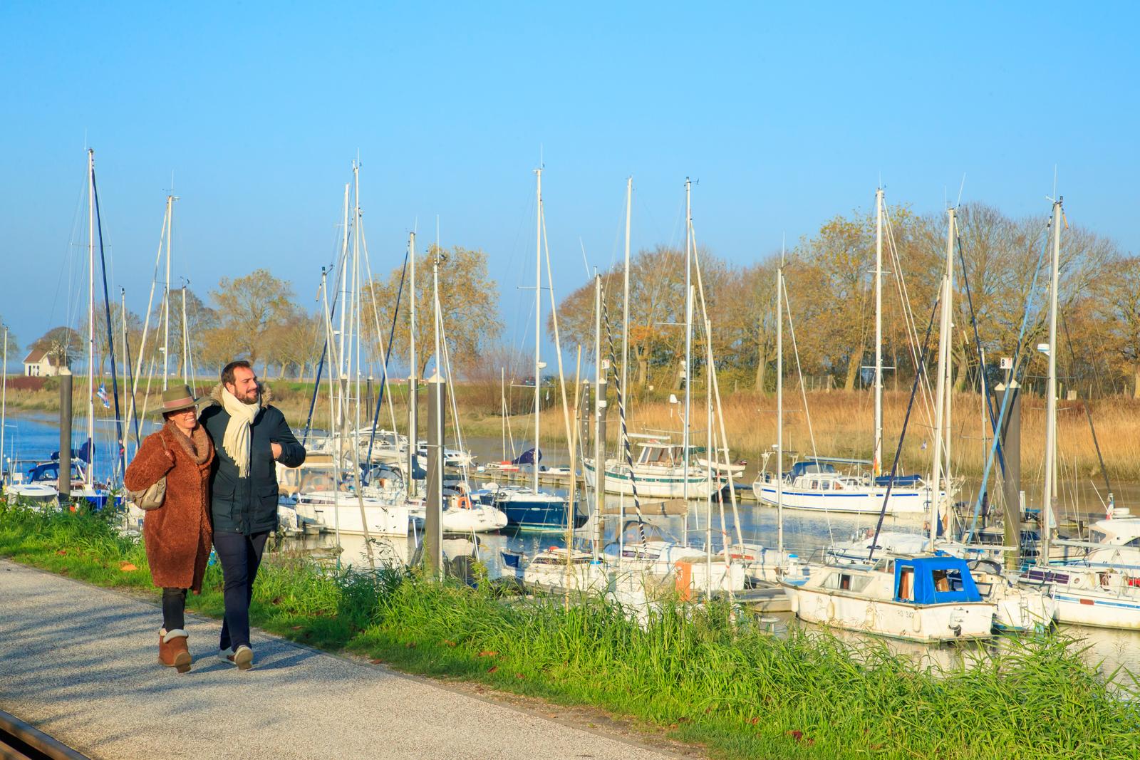 Saint-Valery-sur-Somme : couple en promenade 01