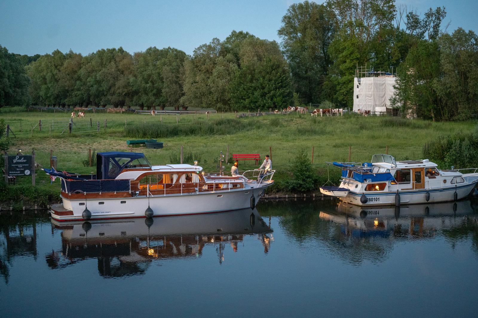 Eaucourt-sur-Somme : hébergement insolite bateau Sealov 50
