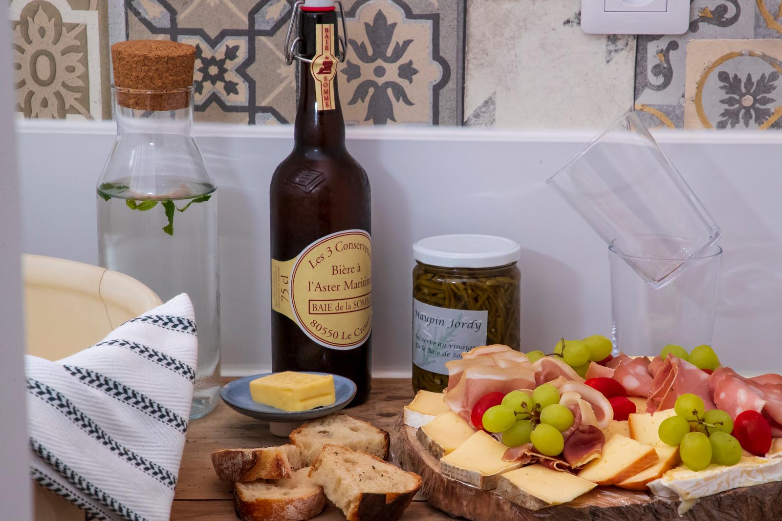 Quesnoy-le-Montant : gîte Le Bohème et Spa, plateau de fromages et charcuterie