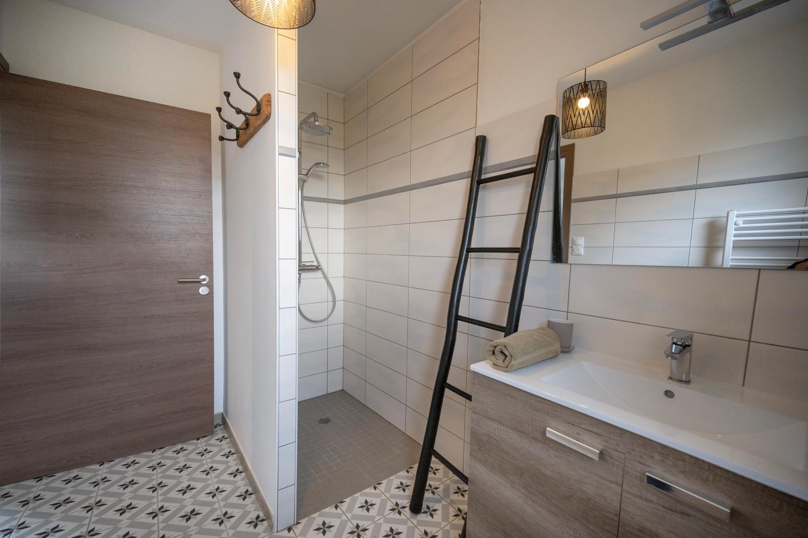 Bouillancourt-en-Séry : la salle de bain du gîte de Séry 01