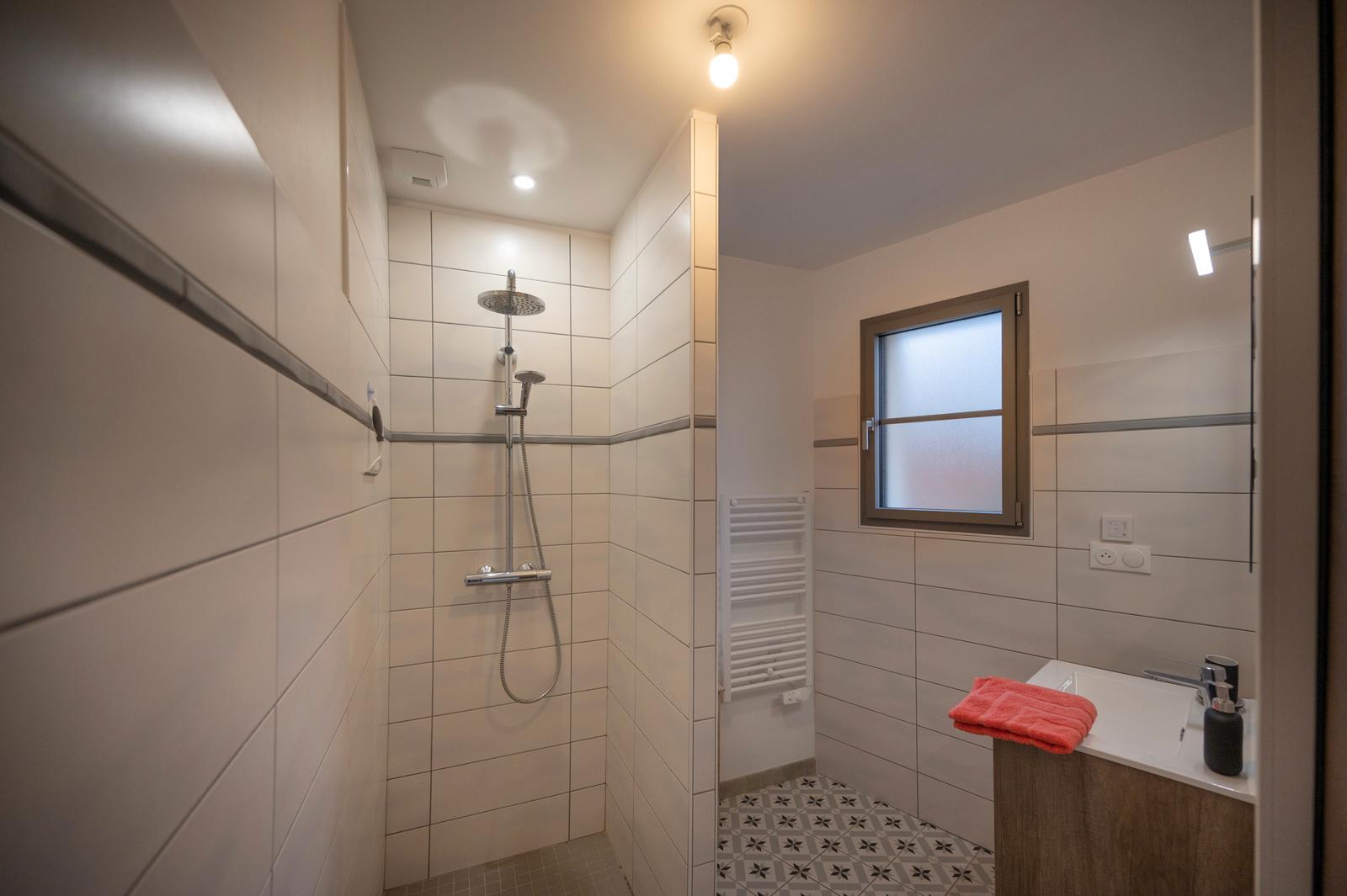 Bouillancourt-en-Séry : la salle de bain du gîte de Séry 03