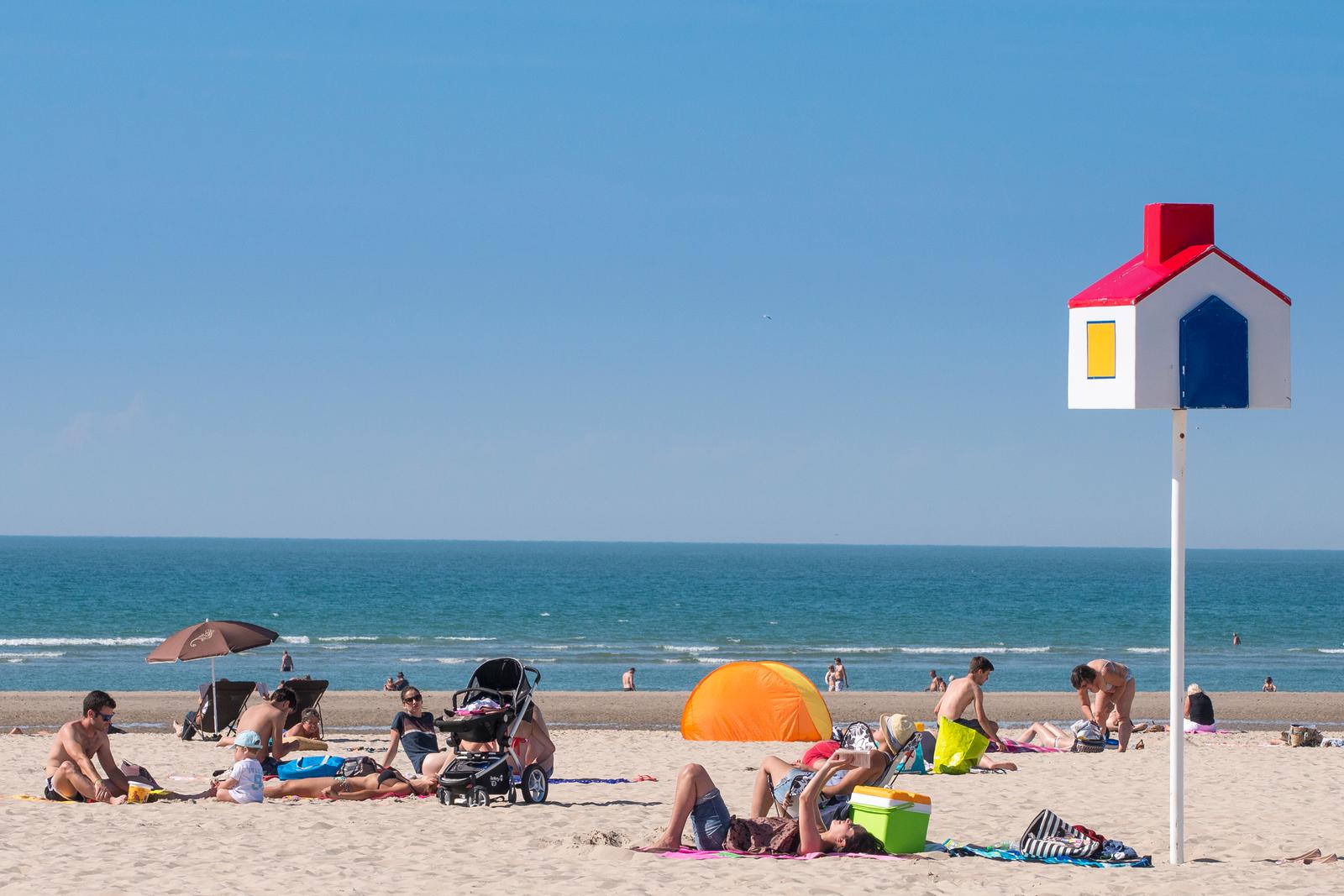 Cote d'Opale : vacanciers sur la plage