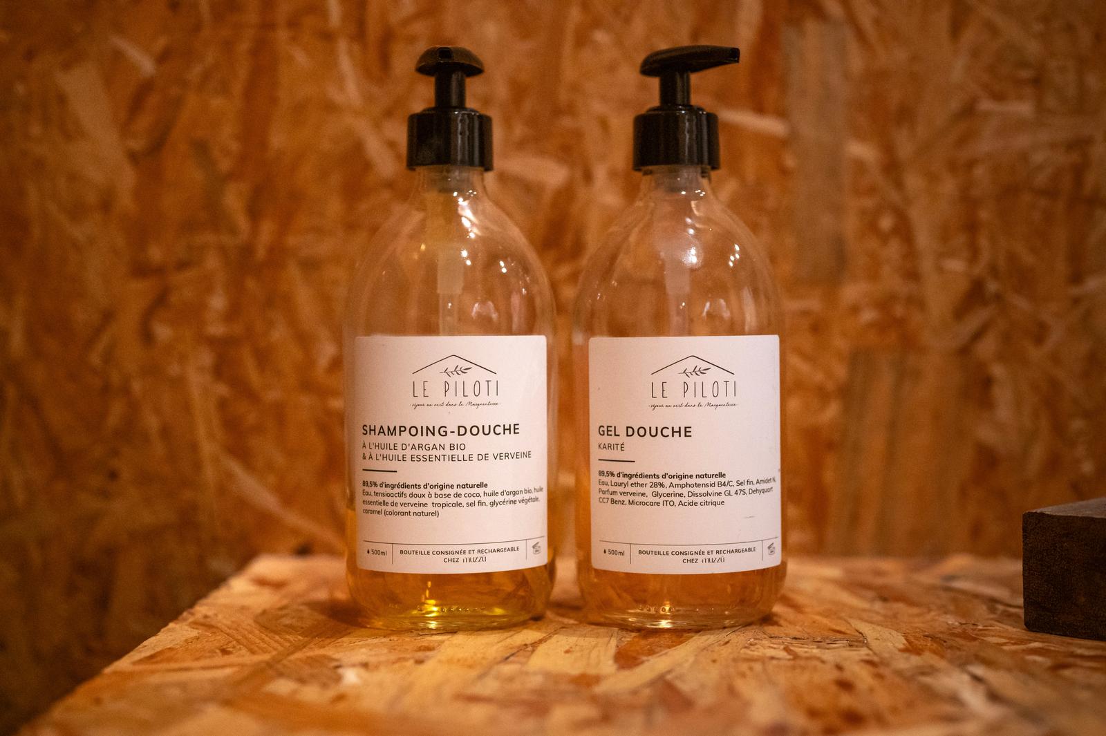 Saint-Quentin-en-Tourmont : le Piloti, produits de beauté dans la salle de bain