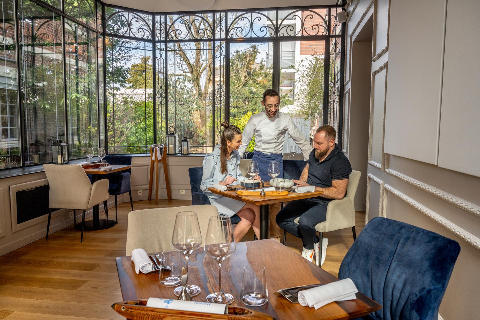 Béthune : couple au restaurant de la Maison Renard 01
