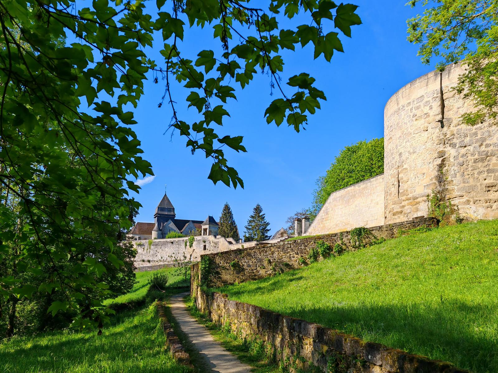 Coucy-le-Château-Auffrique : le château 02