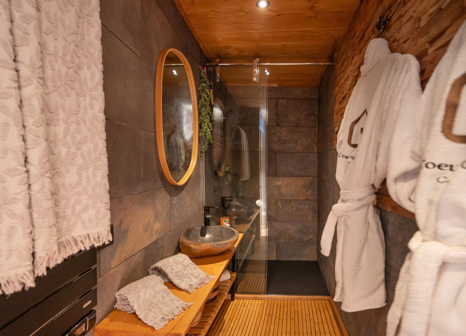 Cramoisy : salle de bain du Coeur de Lodge 03