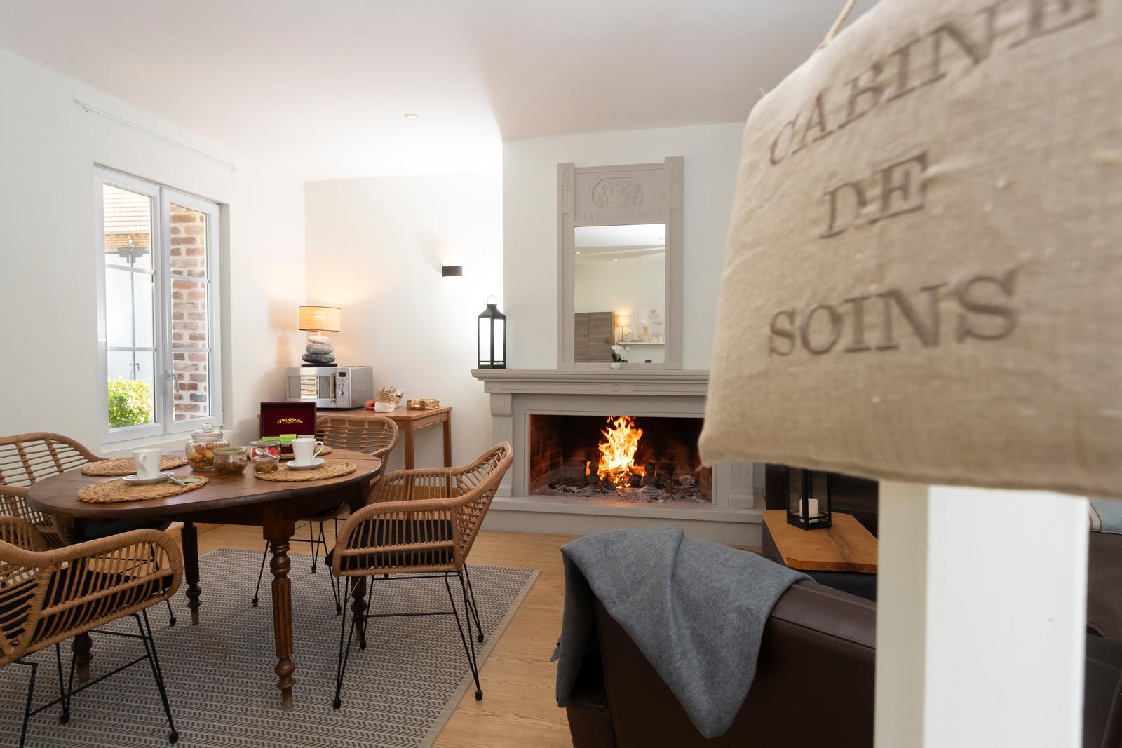 Omiécourt - Château d'Omiécourt : salon - salle à manger 07