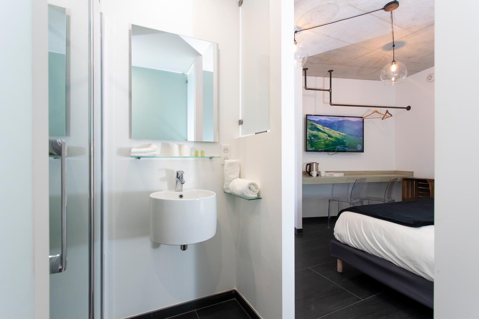Saint-Aubin : au Cœur du Village, maison Origine, la salle de bain 03