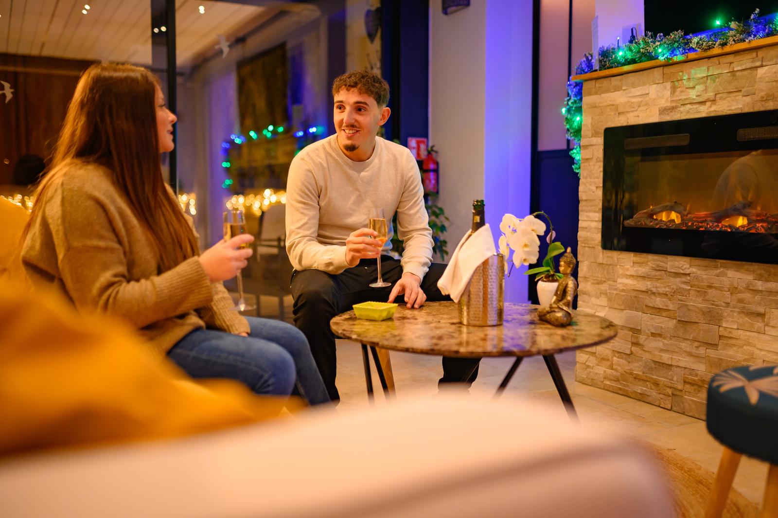 Arsy : l'Espace d'un Instant, couple trinquant au champagne 01