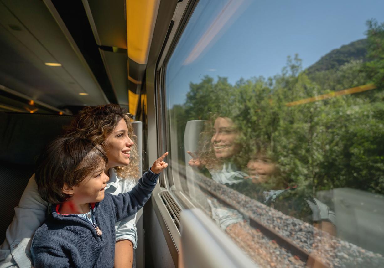 iStock-1182972088 - famille en train