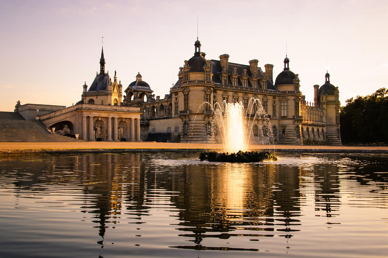 Chantilly : le château au soleil couchant 02