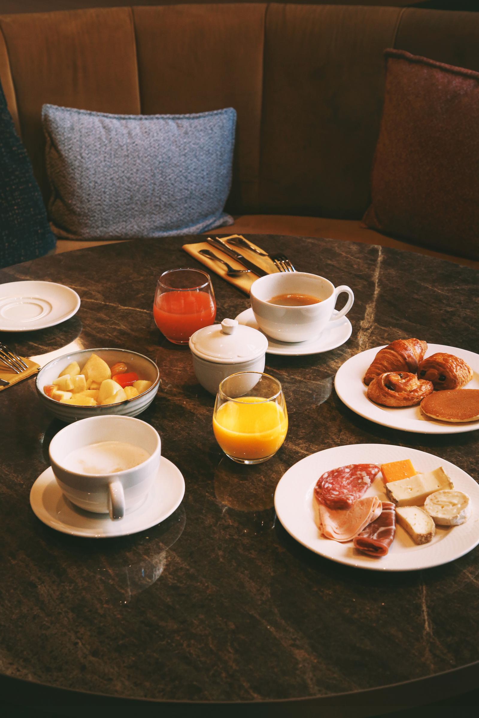 Lille : Grand hôtel Bellevue - Salle de petit-déjeuner et bar 10