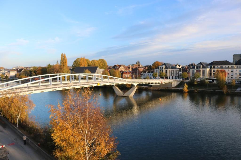 Margny-les-Compiègne : T'Aim Hôtel 01