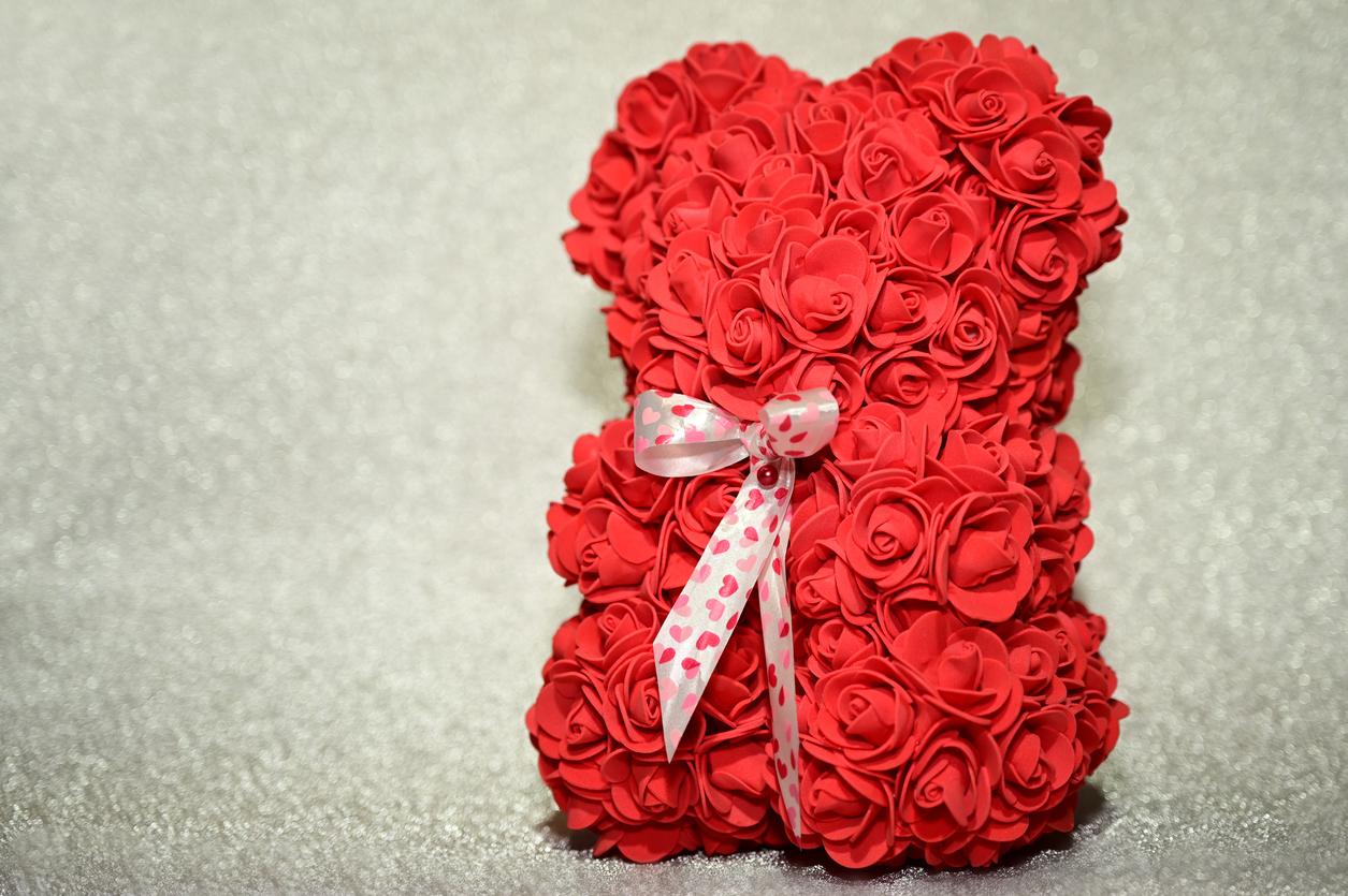 iStock-1462924550 ourson roses rouges valentin