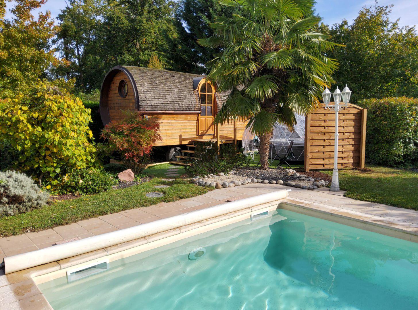 Blaincourt-les-Précy : La roulotte romantique - Piscine