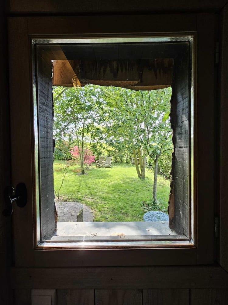 Essuiles : Le Refuge des 3 Ours - Cabane de la fée 04