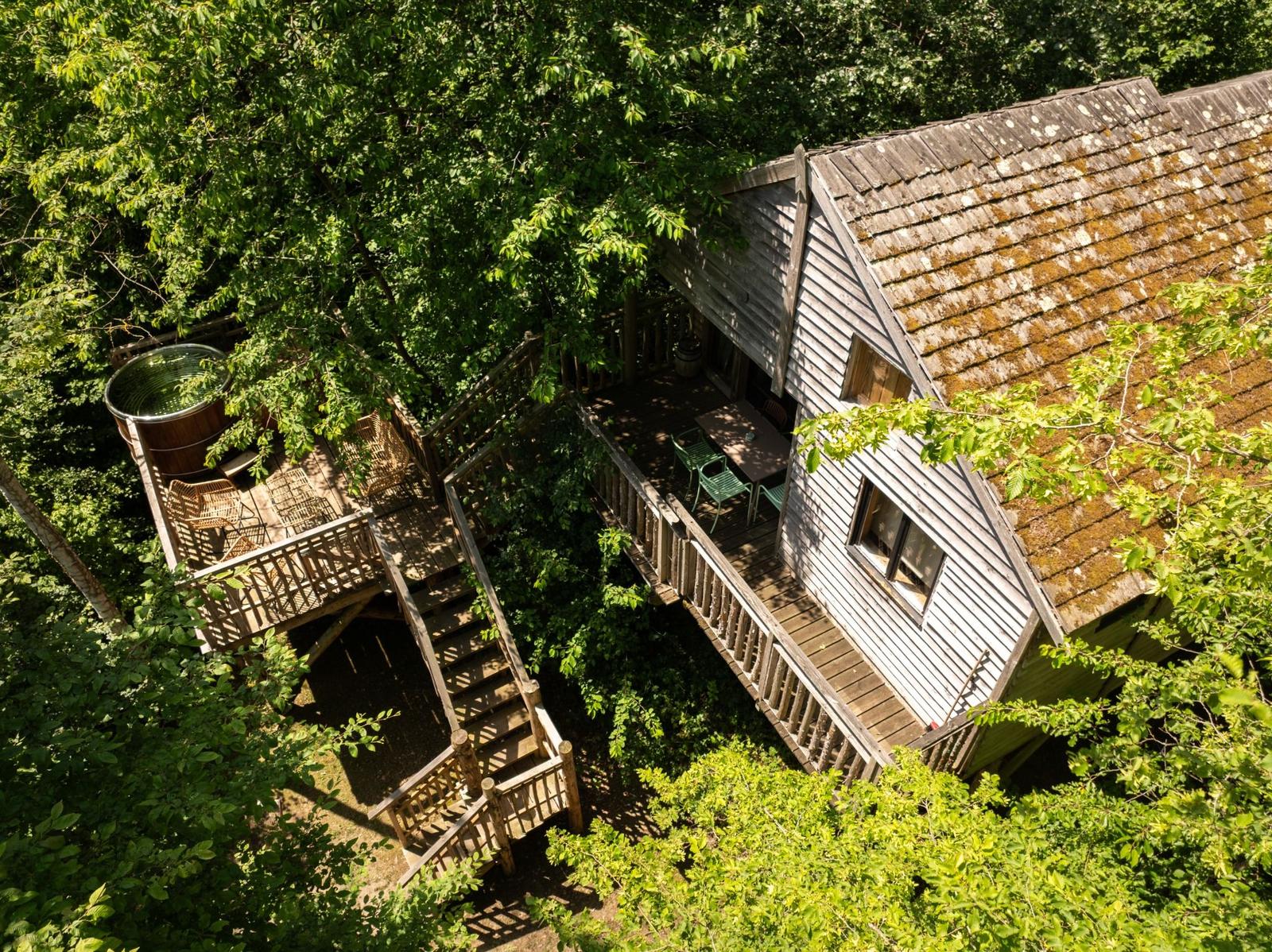 -ECHAPPEE BELLE - CABANES DE LA RESERVE 1 - Valentin Lauféron