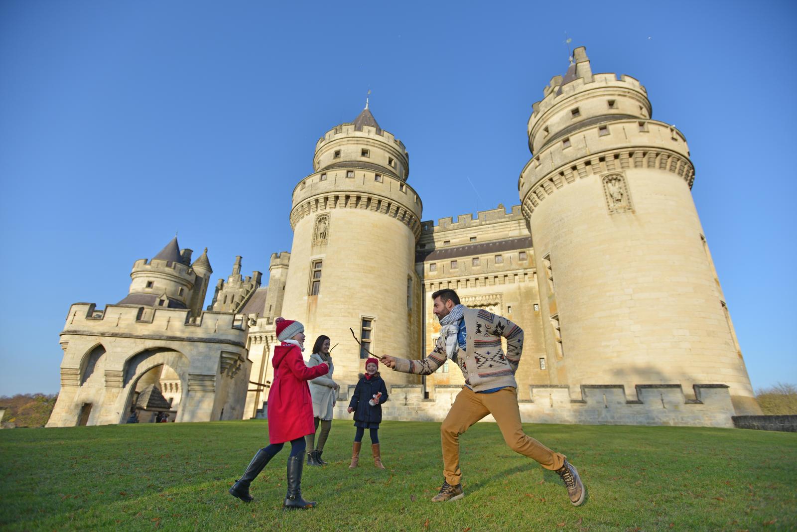 Famille en visite au château de Pierrefonds 34