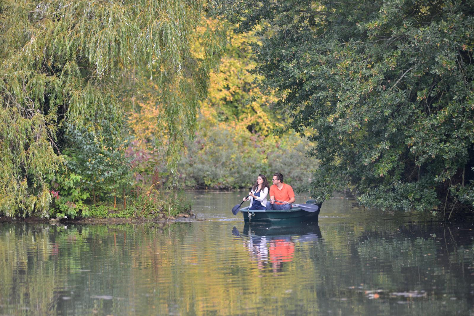 Maissemy : Domaine de Vadancourt - couple en barque 14
