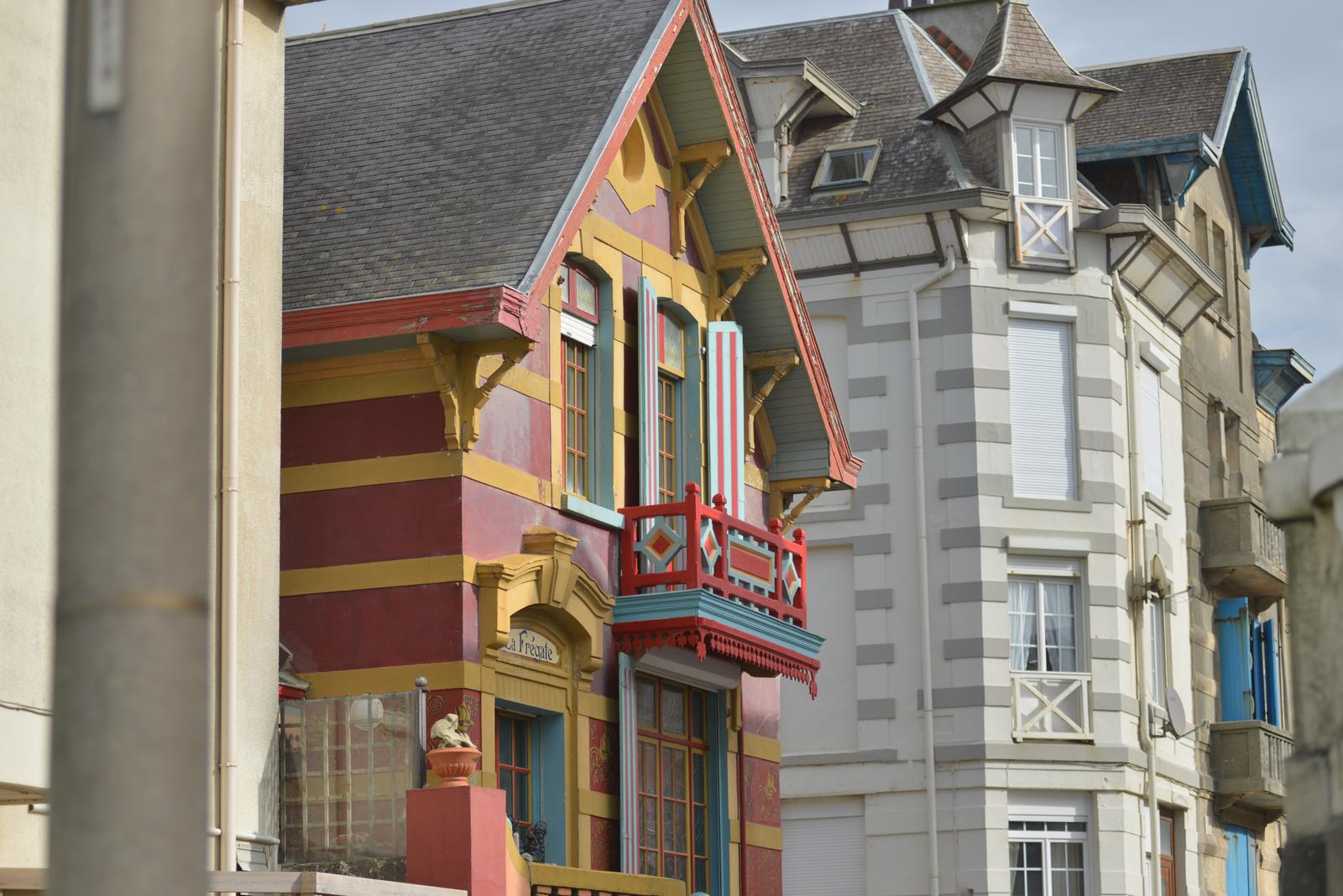 Ambleteuse : façade de maison colorée