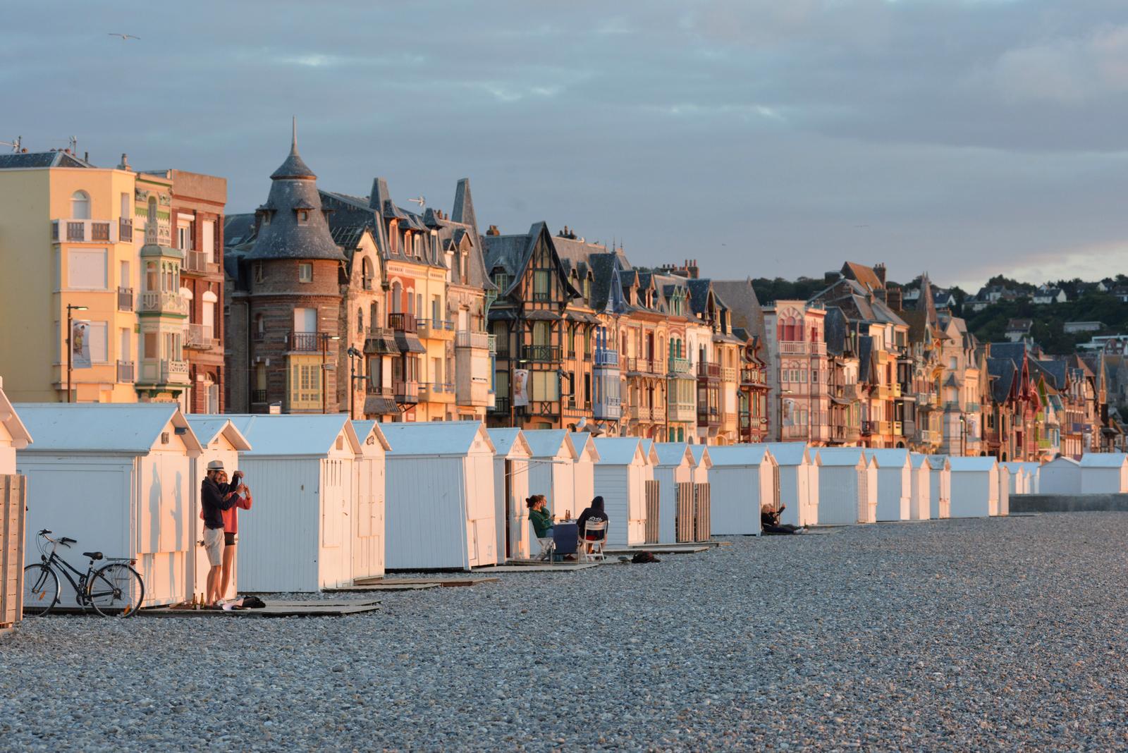 Mers-les-Bains : cabines de plage et villas Belle Époque