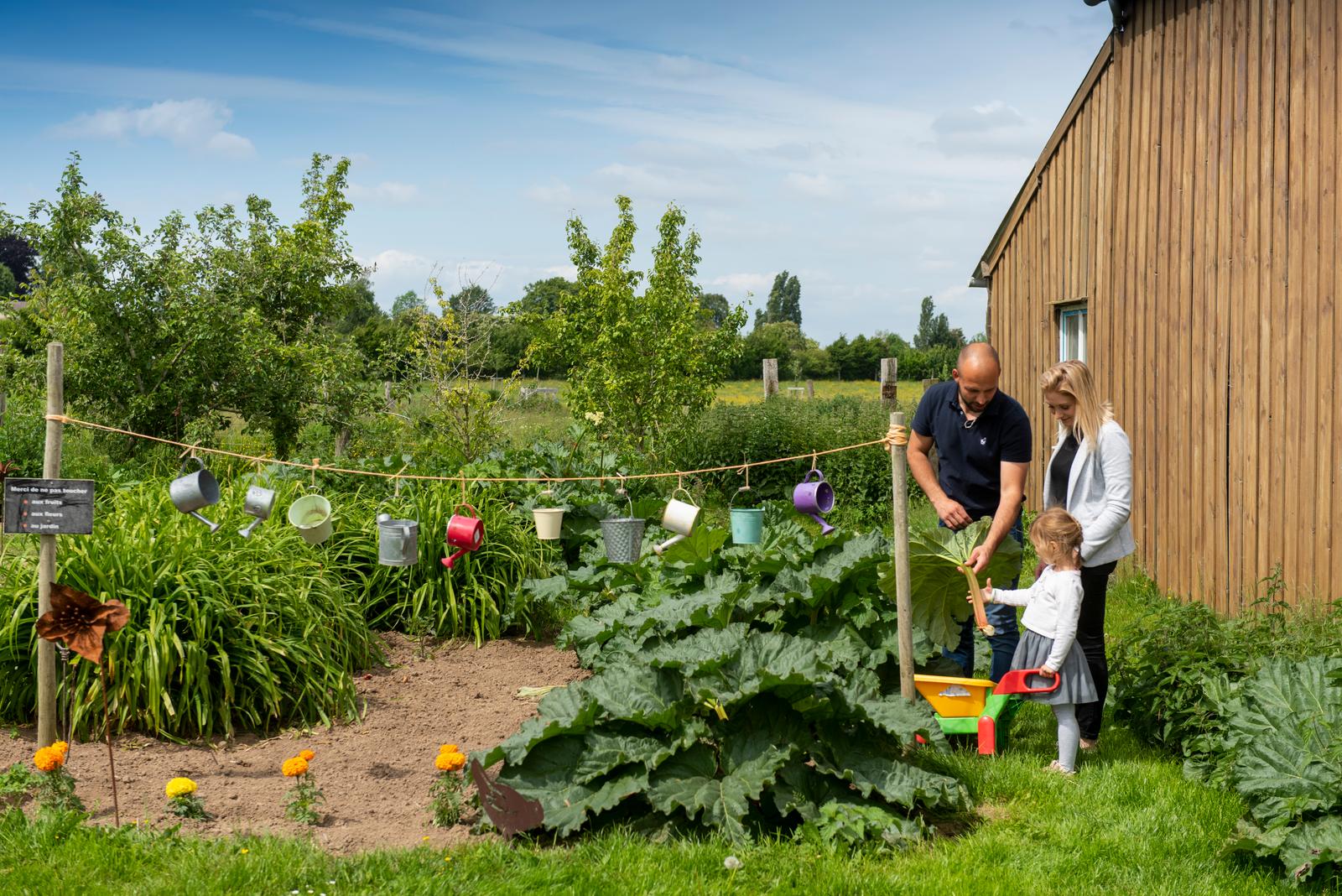 Villers-au-Tertre : la ferme du Tertre, petit tour au jardin en famille