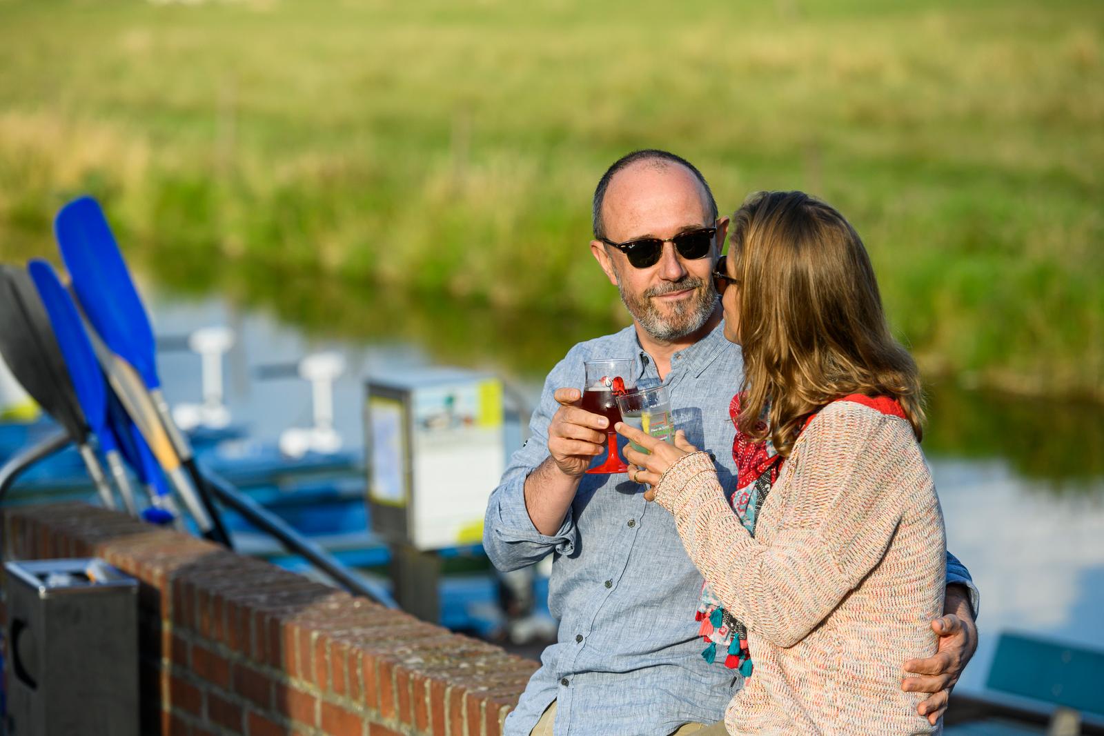 Saint-Omer : apéritif en couple au bord du marais audomarois