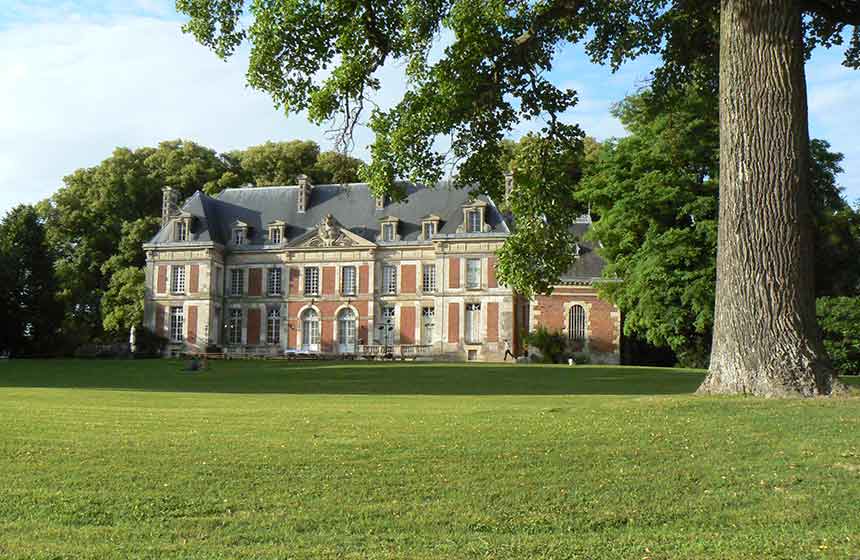 Le romantique château de  Saint Rémy en L'Eau, tout proche